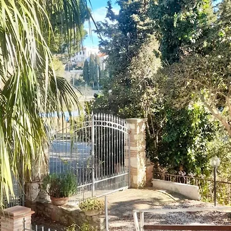 House With Air Conditioning And Outdoor Private Area In 아파트