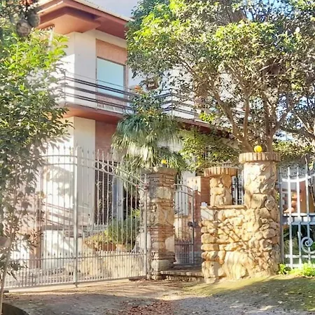 Apartment House With Air Conditioning And Outdoor Private Area In