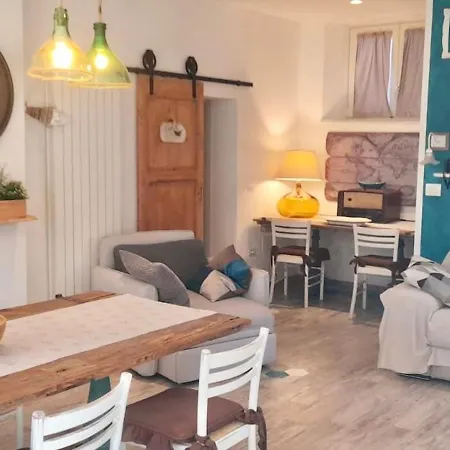 House With Air Conditioning And Outdoor Private Area In Apartment *